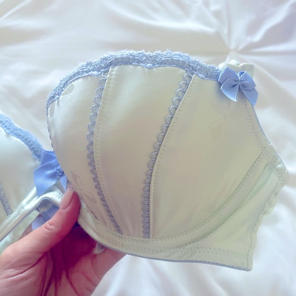 VS Bra Size 34C Mint Green baby blue lace detailing - Picture 2 of 6